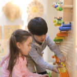 משחק לרב תכליתי - מסלול הרכבת מסילות עם מכוניות 48 חלקים