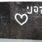 קיר פייטים שחור לבן
